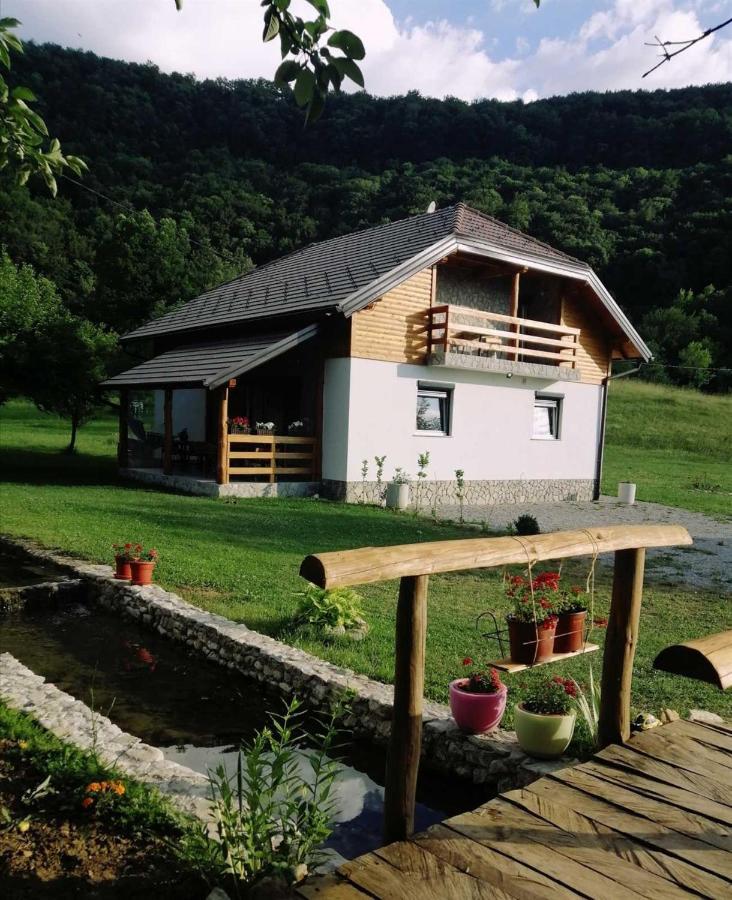 Vacation House Studenac Bihać Exteriör bild