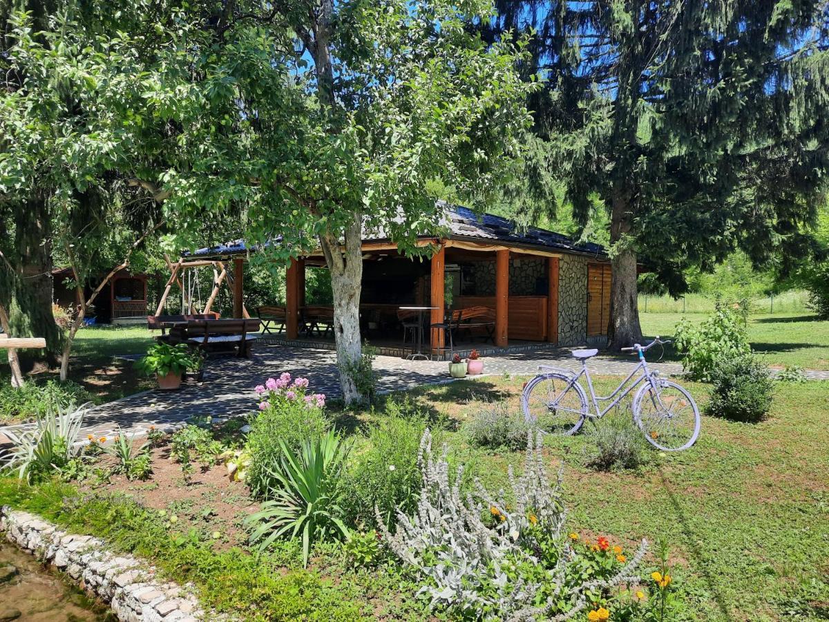 Vacation House Studenac Bihać Exteriör bild
