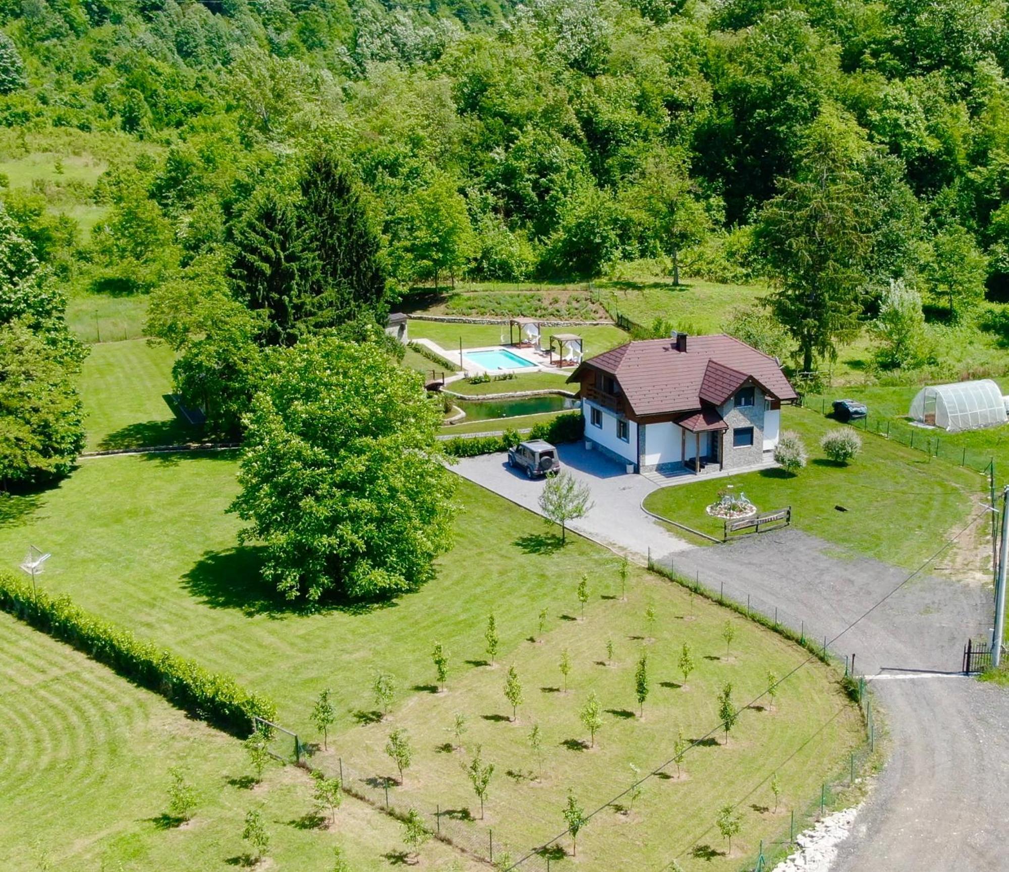Vacation House Studenac Bihać Exteriör bild